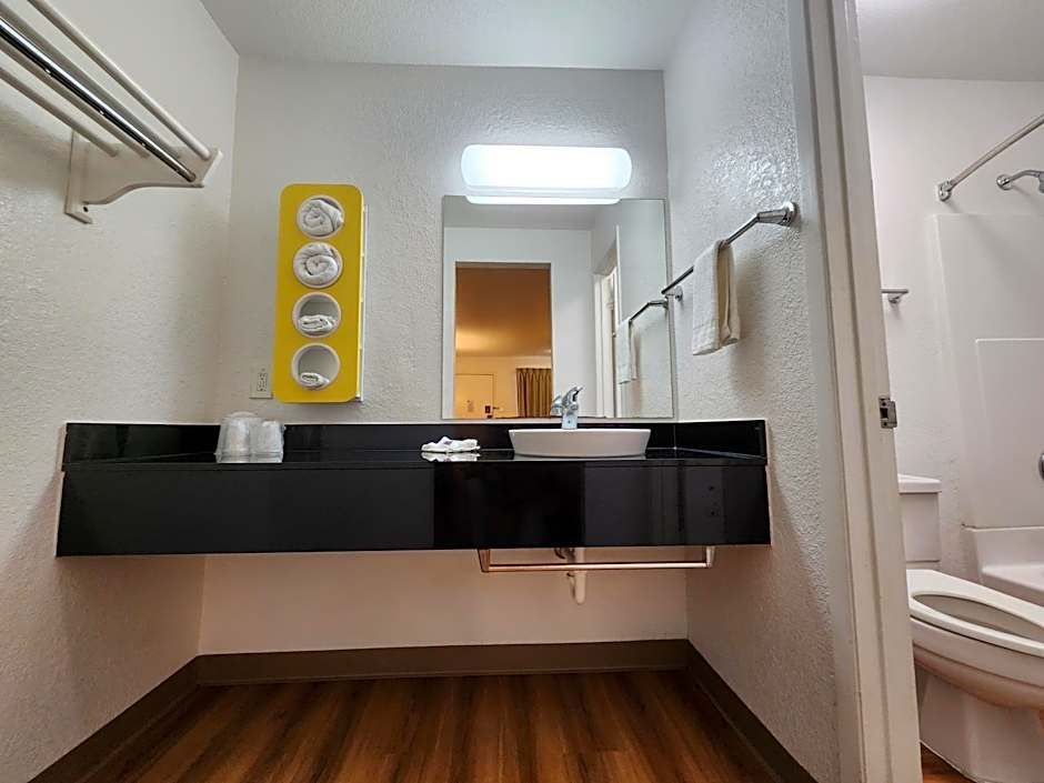 Motel 6-Baytown, TX - Baytown East