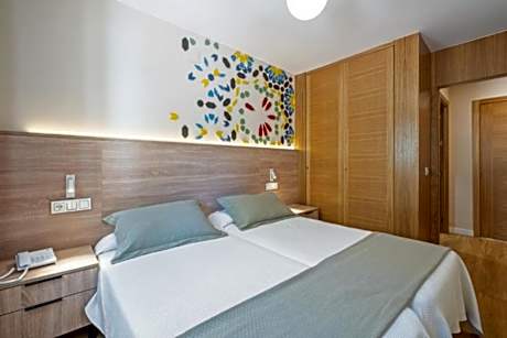 JUNIOR SUITE POOL VIEW( 3 ADULTS )