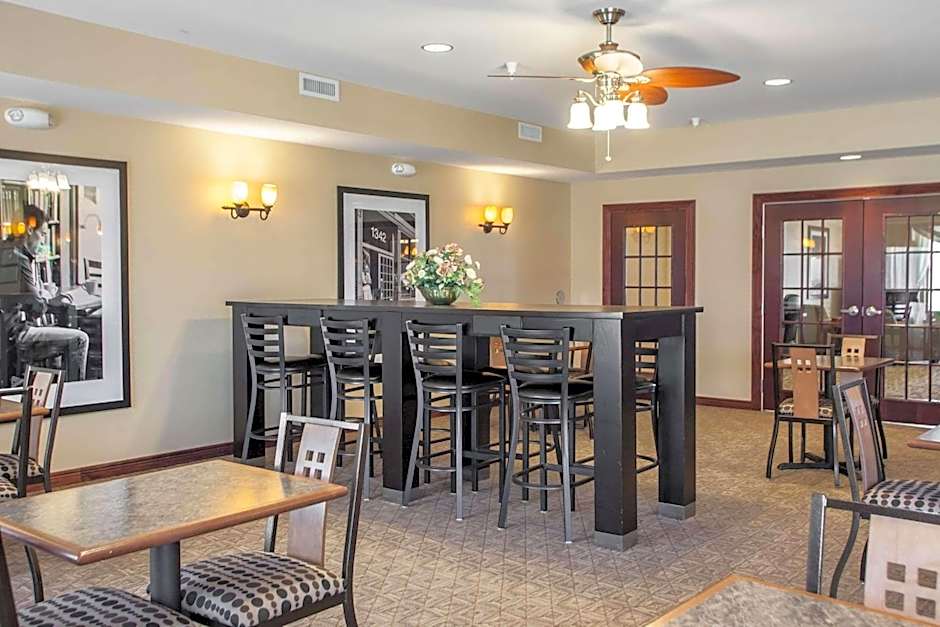 Comfort Suites Bloomington I-55 and I-74