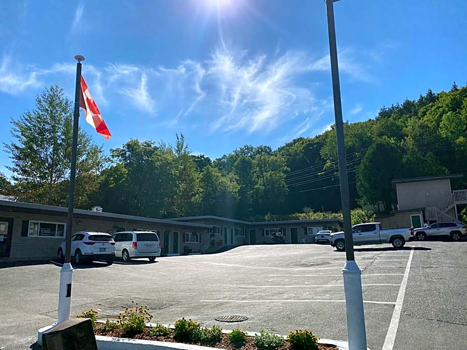Silver Maple Motel