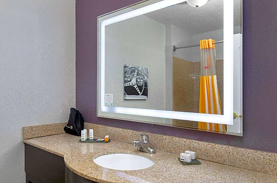 La Quinta Inn & Suites by Wyndham Bowling Green