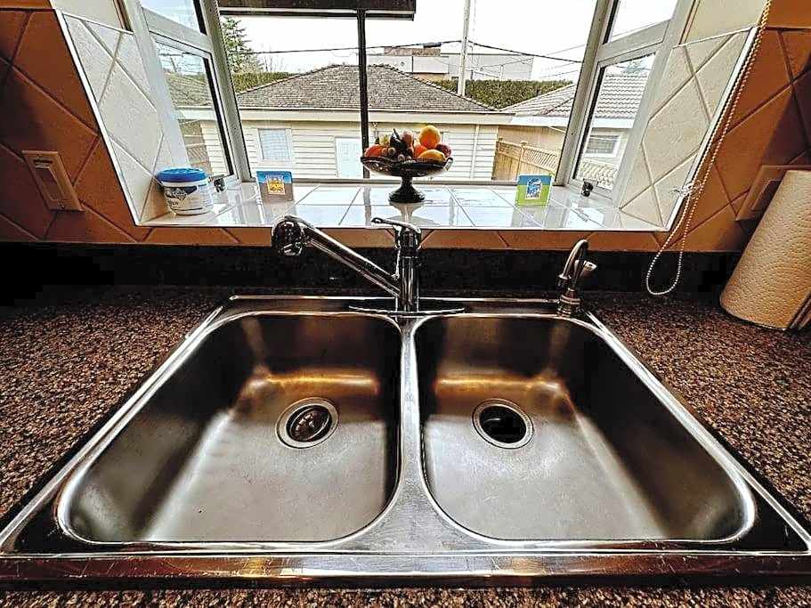 Super Cosy 8Bed & 6Bath in Vancouver heart near to airport and DownTown