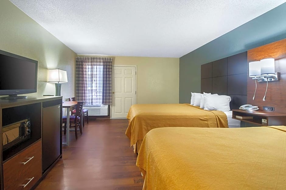 Econo Lodge Inn & Suites At The Conference Center