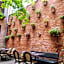 Latroupe Hotel Jardin Secret