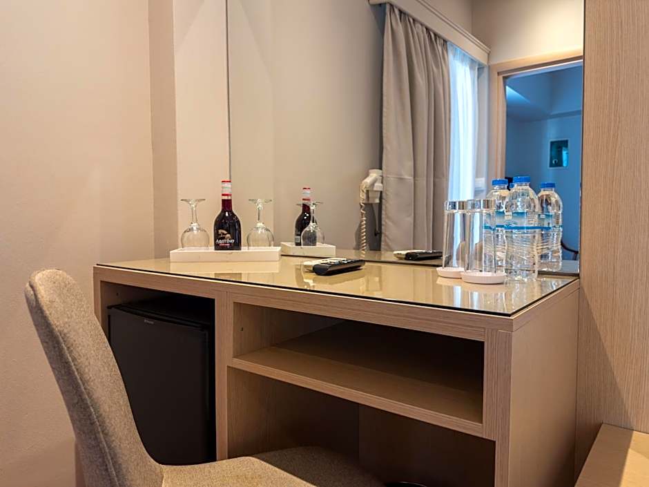 Anemoni Piraeus Hotel