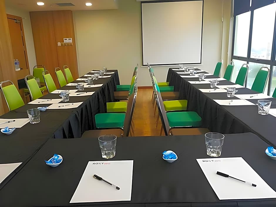 Roxy Hotel & Apartments