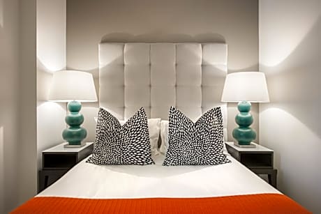 Deluxe Three-Bedroom Apartment