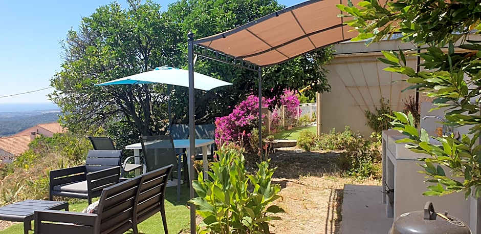 Chambres d'hôte A Caserella, Maison de village rénovée avec vue sur mer