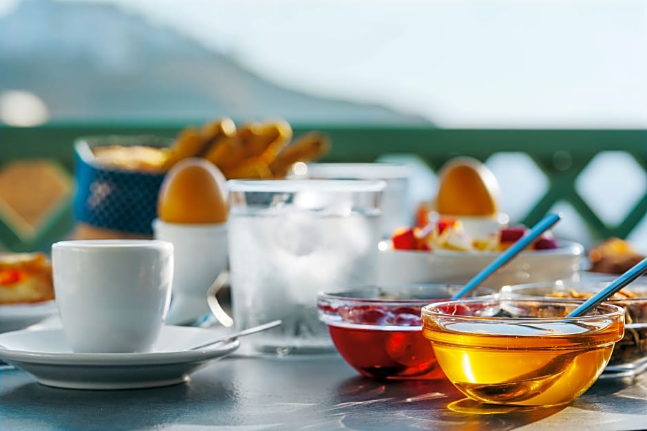 Aelia Apartments & Suites