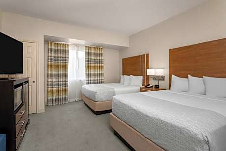 Queen Room with Two Queen Beds and Pool View - Non-Smoking