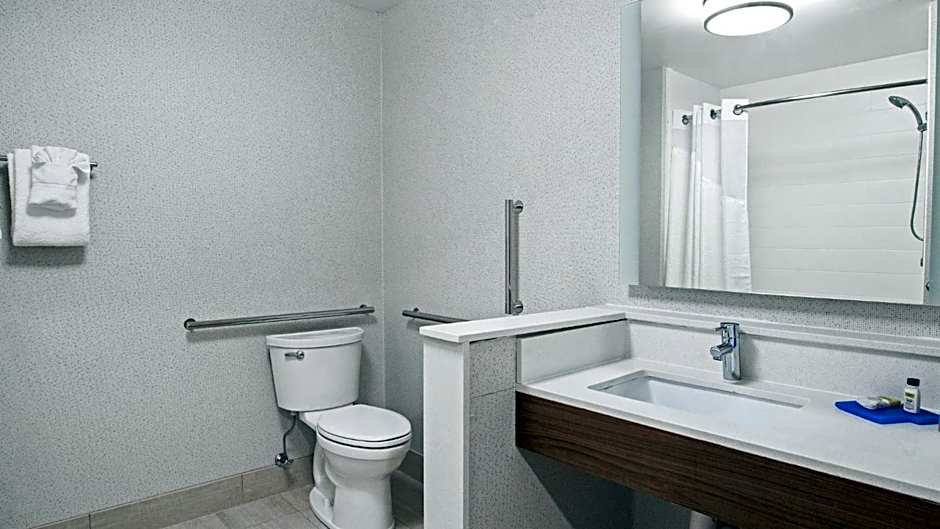Holiday Inn Express & Suites Racine By IHG