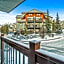 Outdoor Pool, 3 Hot tubs, Gym Warm and Welcoming