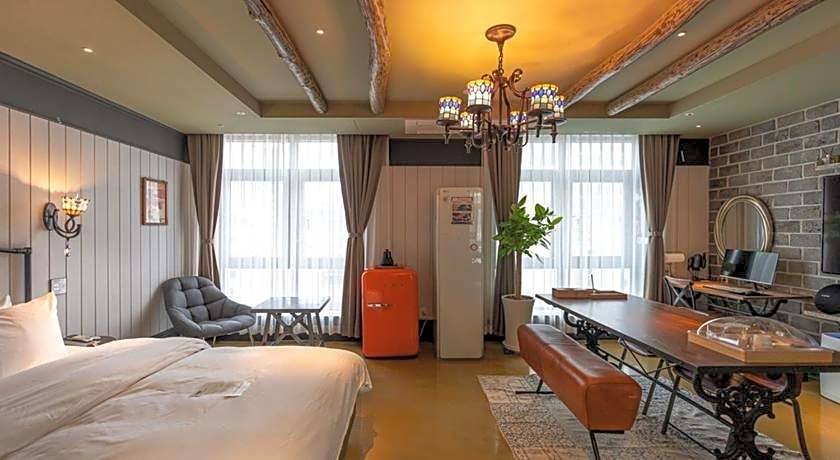 Hotel February Dong Seong Ro