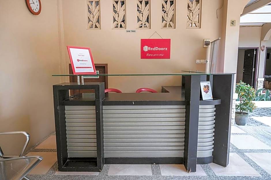 RedDoorz Syariah near Jamtos Jambi 2