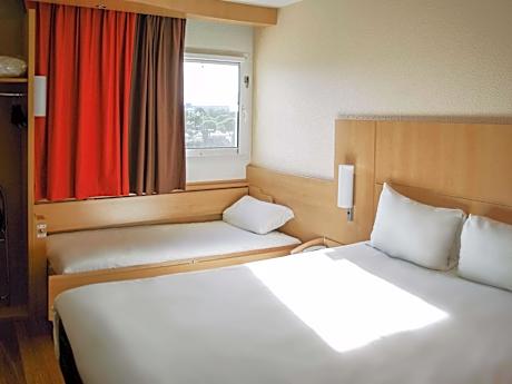 Standard Room with two single beds