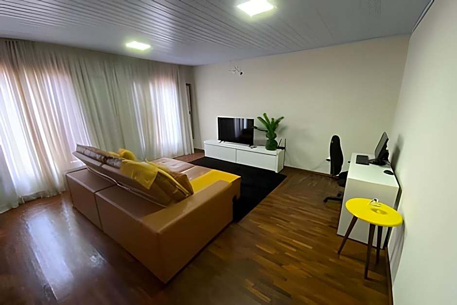 Casa Ampla - Climatizada - 1 suite-2 quartos-churrasqueira