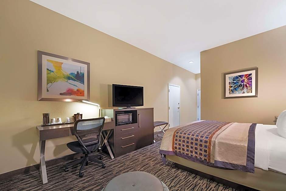 Best Western Bradbury Inn & Suites