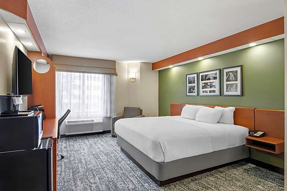Sleep Inn & Suites Bay View Acme - Traverse City