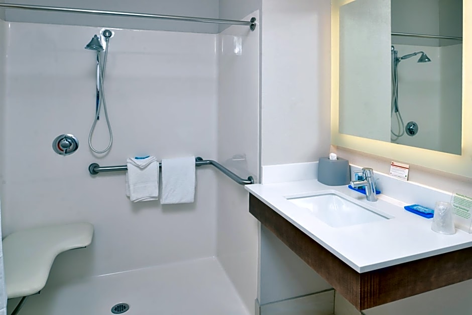 Holiday Inn Express Hotel and Suites Cincinnati - Mason By IHG