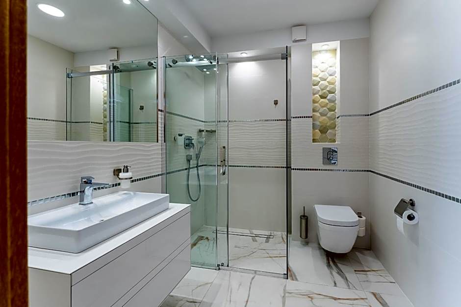 Mazurkowa - z widokiem na Karkonosze i Śnieżkę, darmowy parking, obok restauracja Mazurkowa Chata