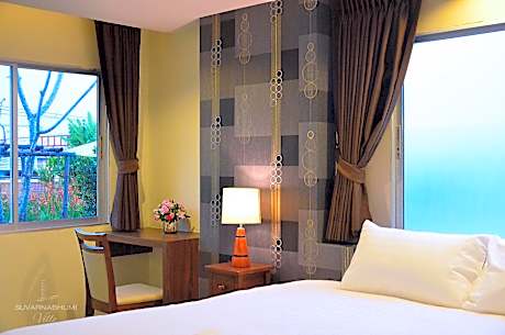 Premier Suite with Pool Access