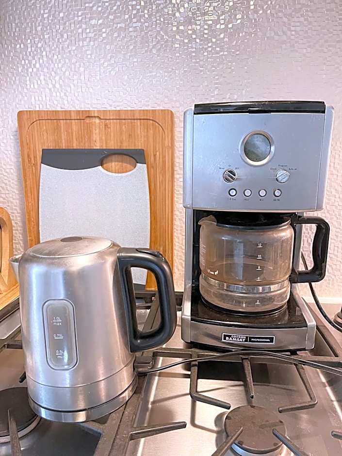 Cozy Guest Rooms Near UBC, Downtown and Beaches