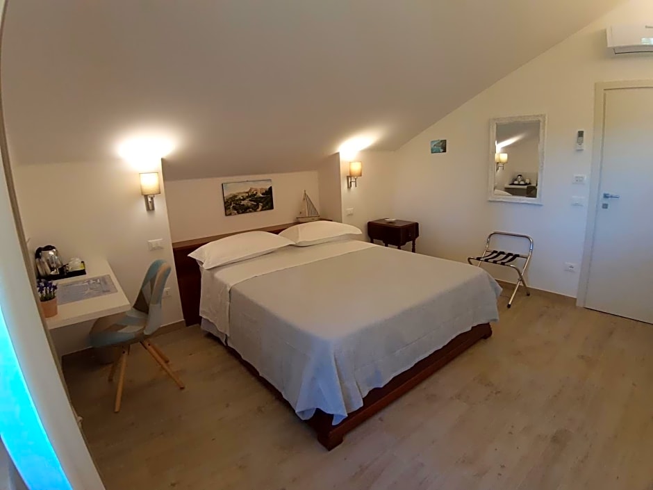 Villa De Ruschi – Montacuto, IL