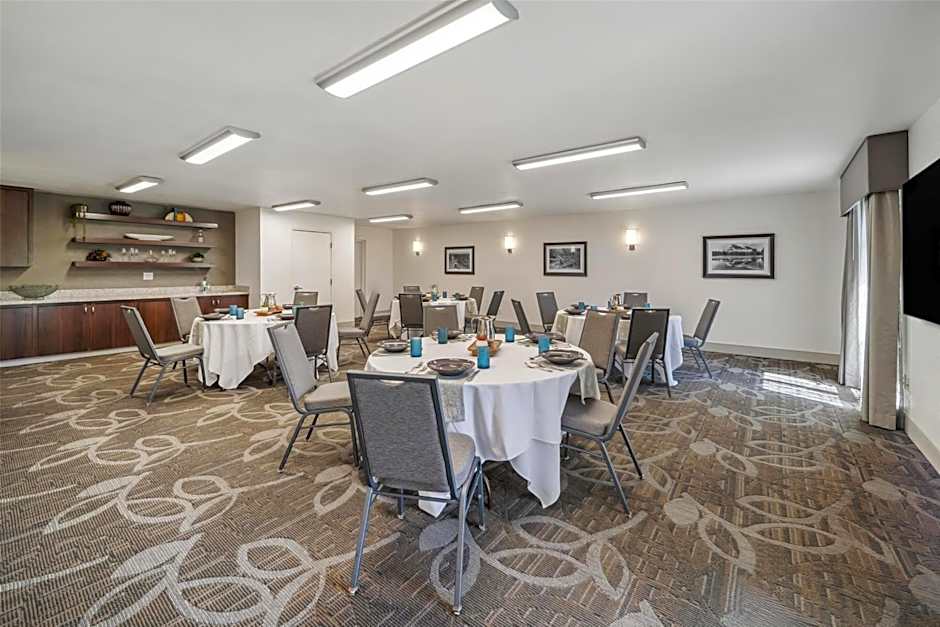 Best Western Plus Hilltop Inn