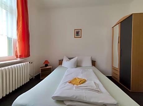 Einzelzimmer-Gemeinsames Badezimmer