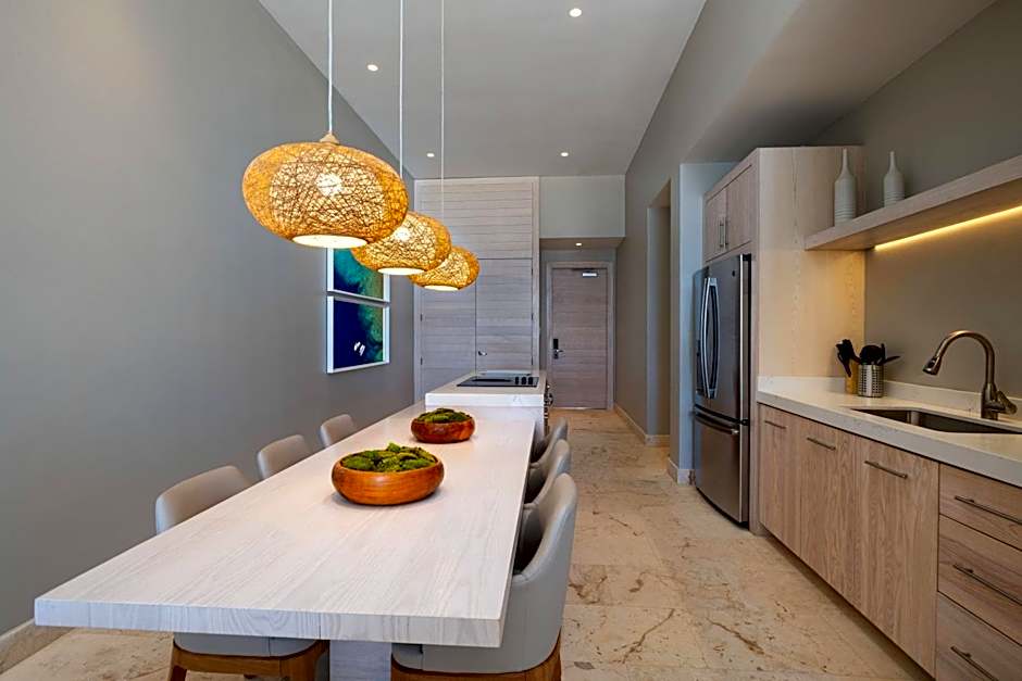 Alaia Belize, Autograph Collection