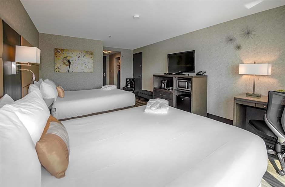 Coast Lonsdale Quay Hotel