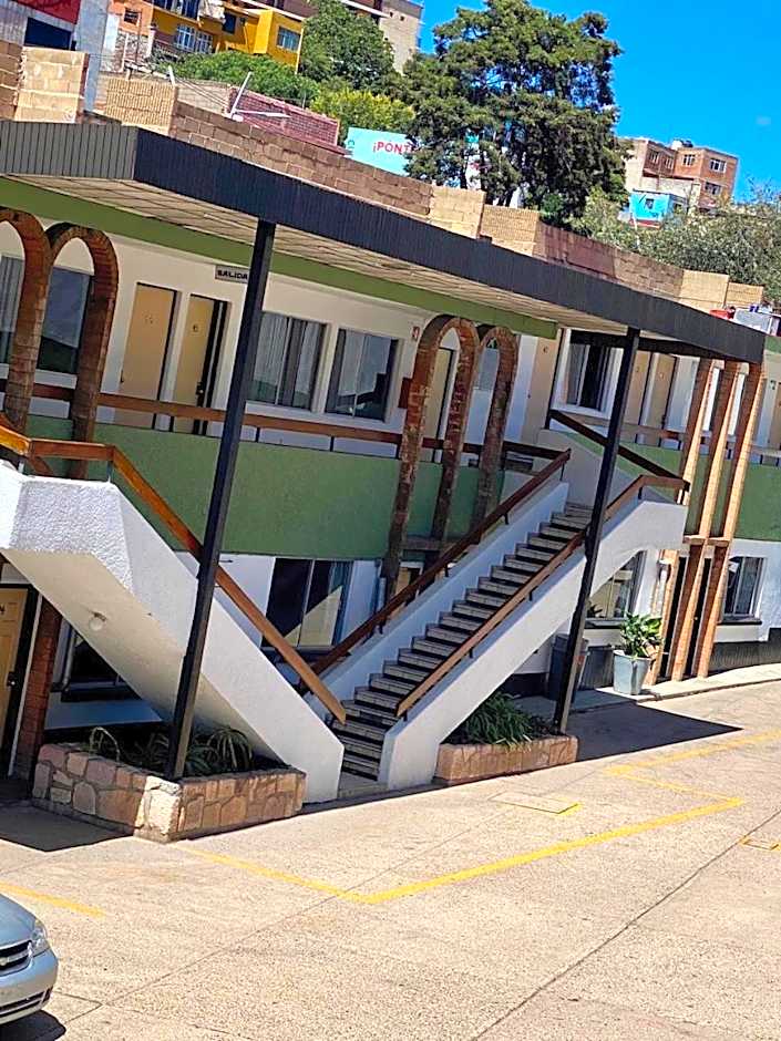 Hotel Zacatecas Courts