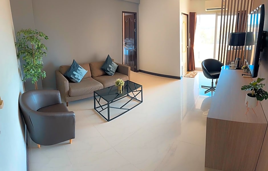 Home Place  Lopburi Hotel