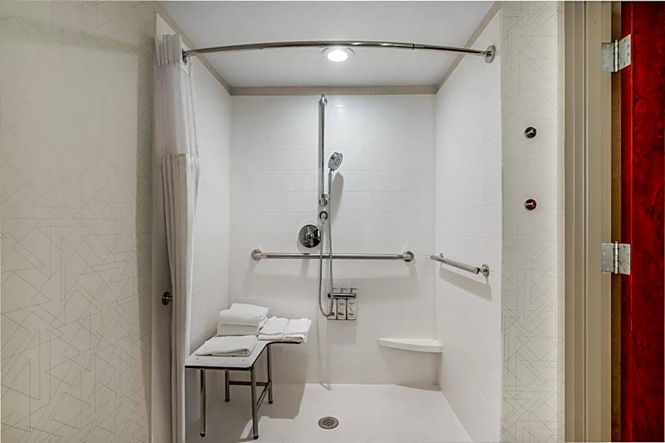 Holiday Inn Express & Suites Buffalo Airport By IHG