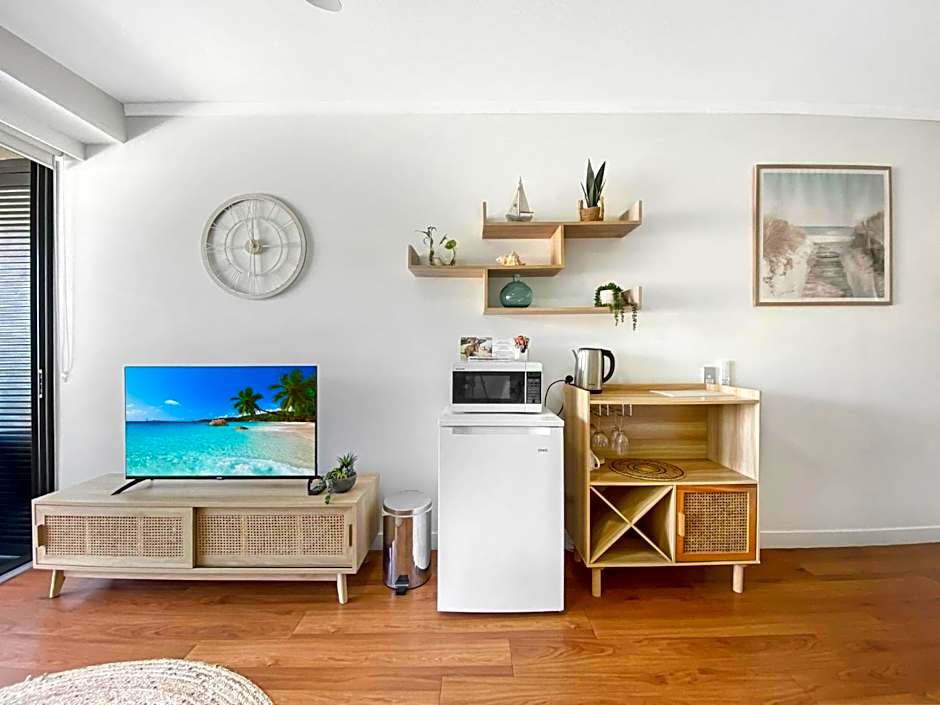 Blue on Blue Studio Room 1222