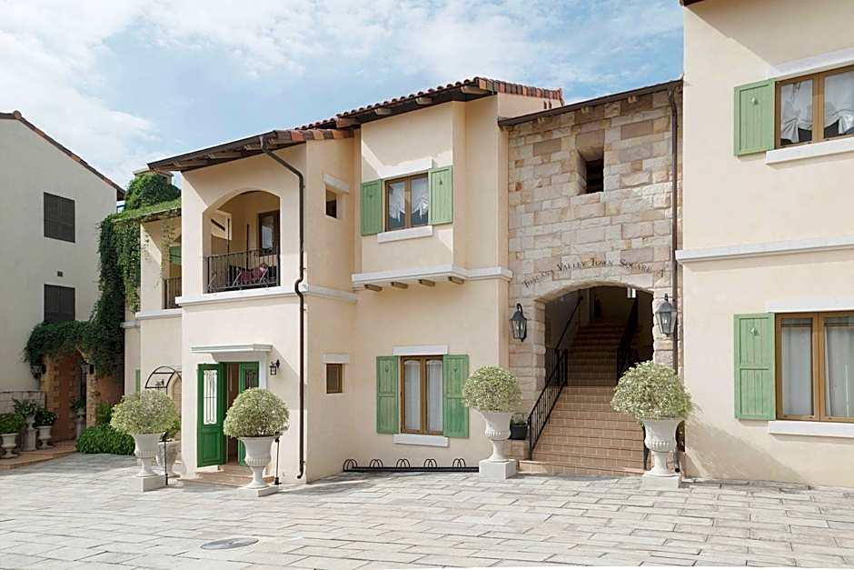 Toscana Piazza by Toscana Valley