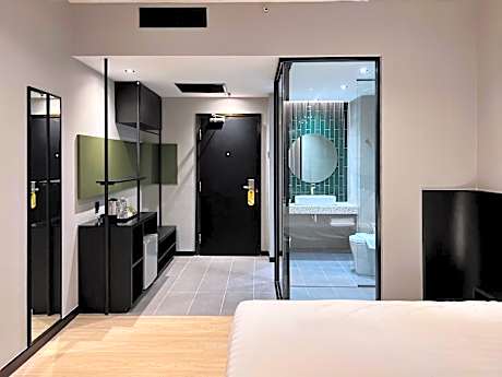 Ruby King - Newly Renovated