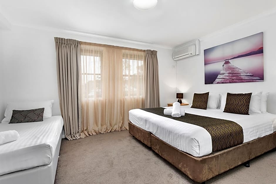 Peninsula Nelson Bay Motel and Serviced Apartments