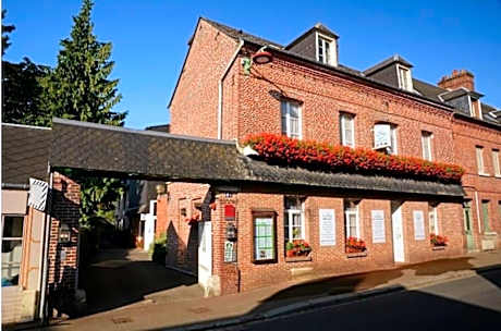 Hôtel Restaurant La Paix La Robe et le Palais