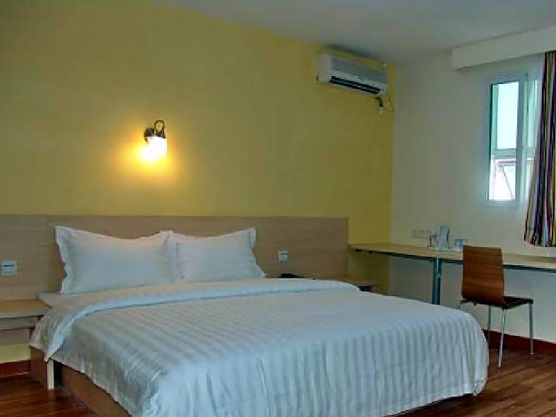 7 Days Inn Zhenjiang Jinshan Park Branch