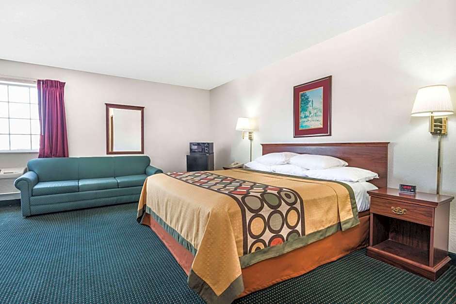 Super 8 by Wyndham Platte City Kansas City Area