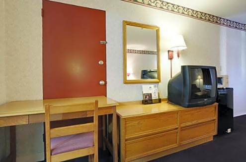 Americas Best Value Inn & Suites Macon at Eisenhower Pkwy