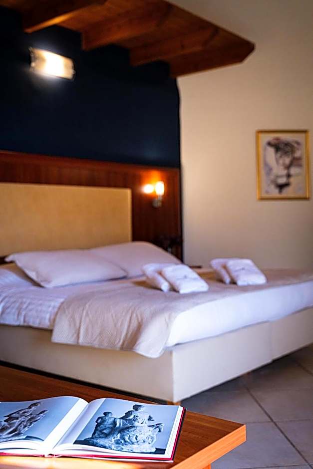 PARNIS PALACE Hotel Suites