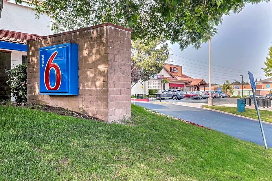 Motel 6-Pinole, CA