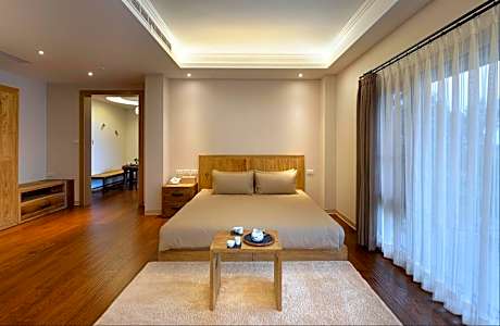 Queen Room with Garden View