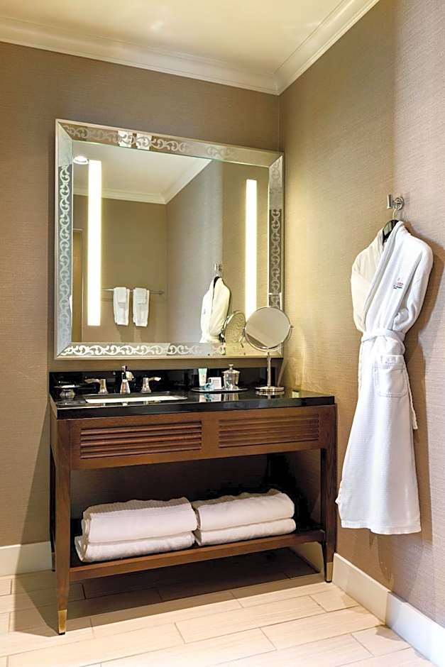 Ambassador Hotel Oklahoma City, Autograph Collection by Marriott