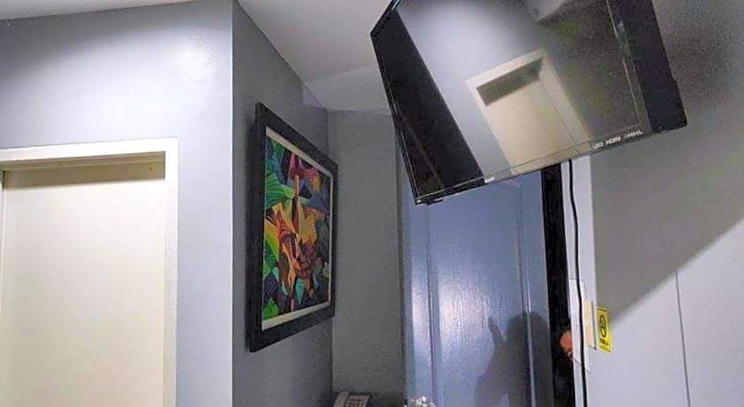 RedDoorz @ Villa E Mansion