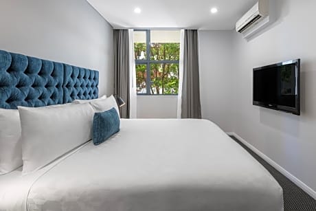 One Bedroom Modern Suite 