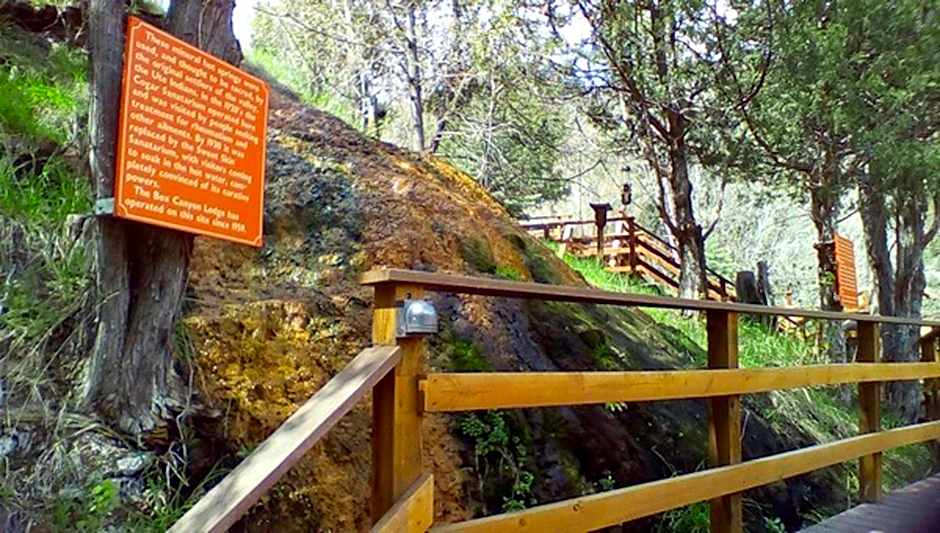 Box Canyon Lodge and Hot Springs