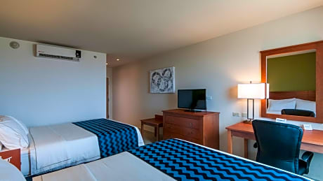 Standard Queen Room with Two Queen Beds - Extra Floor Space